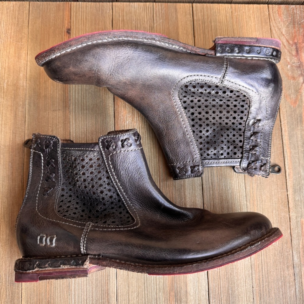 Bed Stu Cobbler Series Taupe Rustic Leather Perforated Boots Vibram Sole 7.5